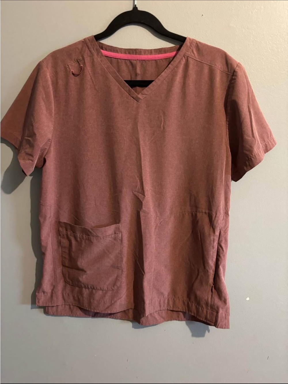 V-Neck Short Sleeve Top with Front Pockets in Mauve Pink